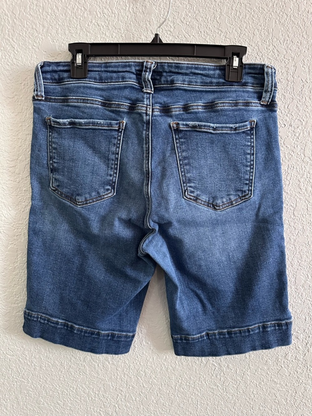 Kut From The Kloth Natalie Bermuda Shorts Women’s 12 Dark Wash Stretch Denim - Picture 4 of 8